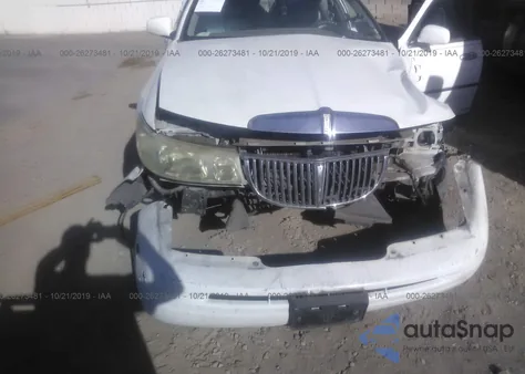 1998 Lincoln Town Car Executive z USA, uszkodzony, nr VIN 1L1FM81W0WY693966